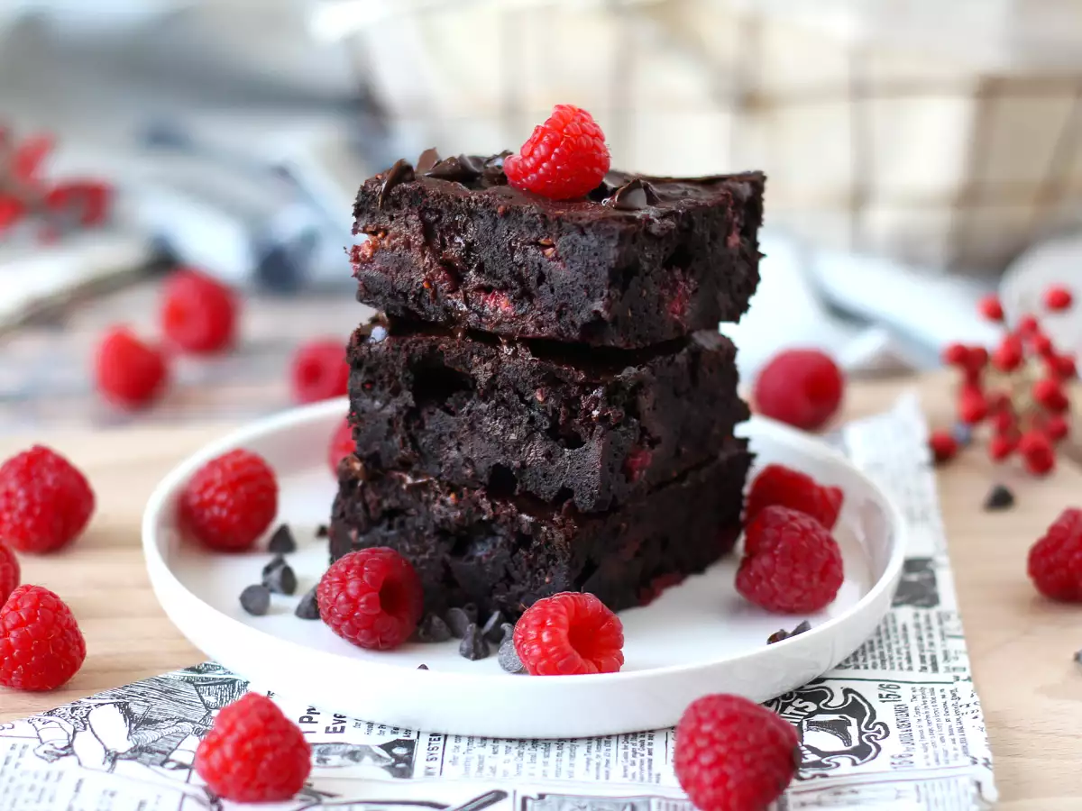 Suklaa-vadelma-brownie, puhdasta herkuttelua!