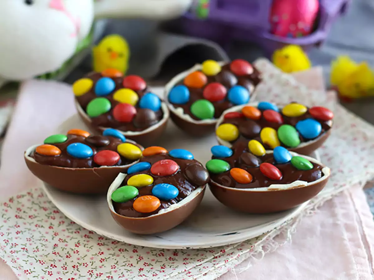 Suklaavanukkaalla ja M&M's-karkeilla täytetyt pääsiäismunat - kuva 3