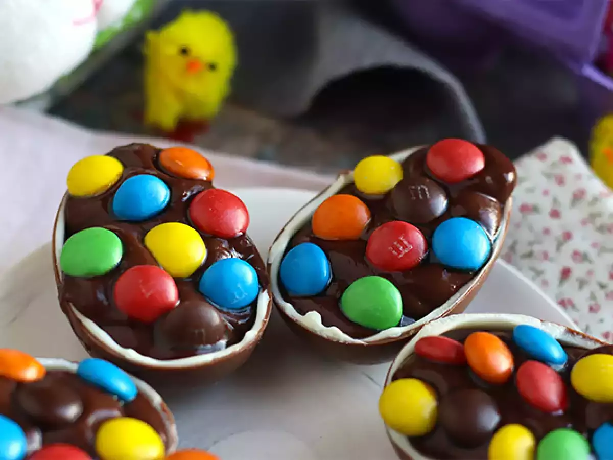 Suklaavanukkaalla ja M&M's-karkeilla täytetyt pääsiäismunat - kuva 4