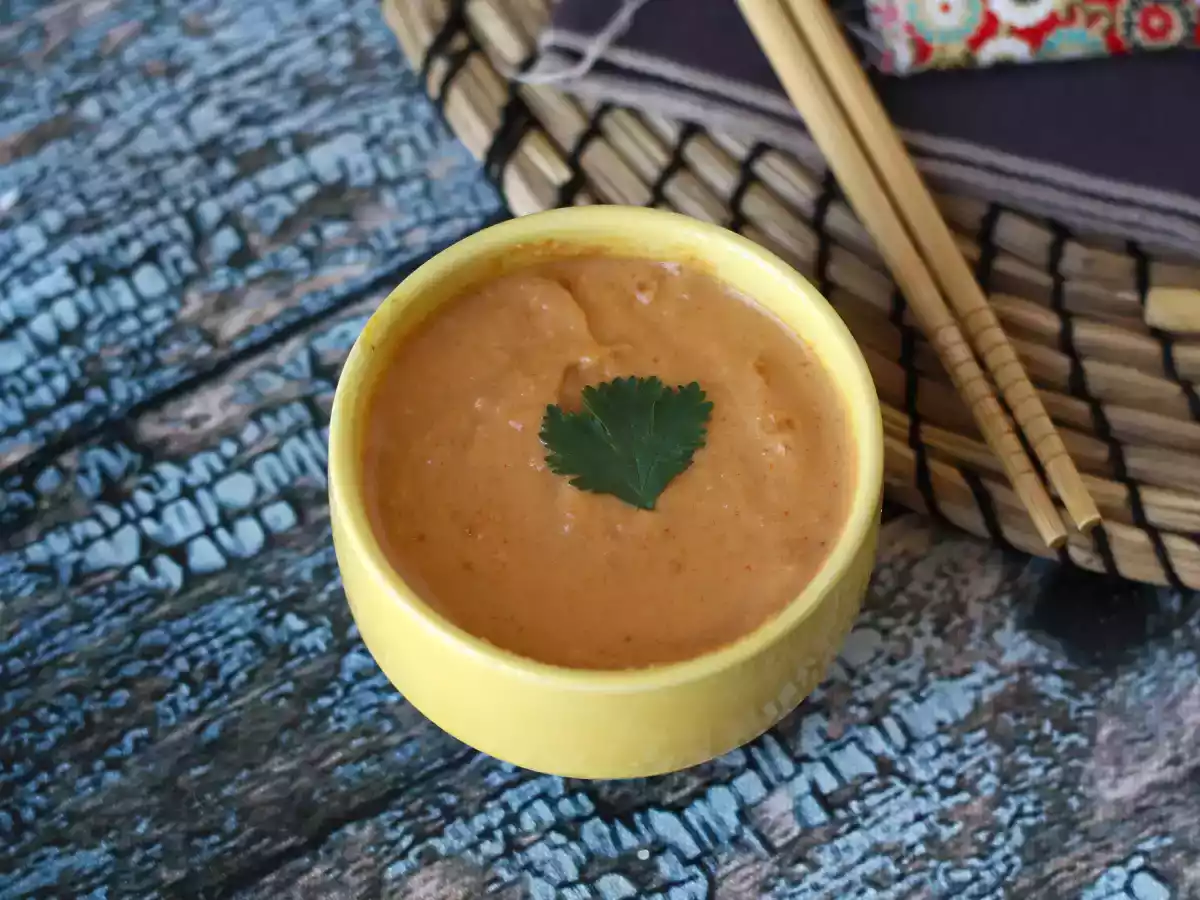 Super lohdullinen maapähkinä-satay-kastike
