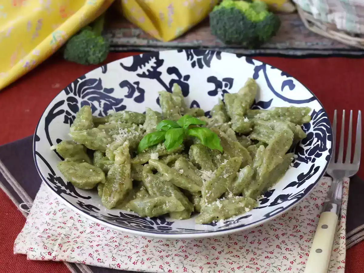 Superhelppo parsakaalipasta, joka saa lapset innostumaan vihanneksista