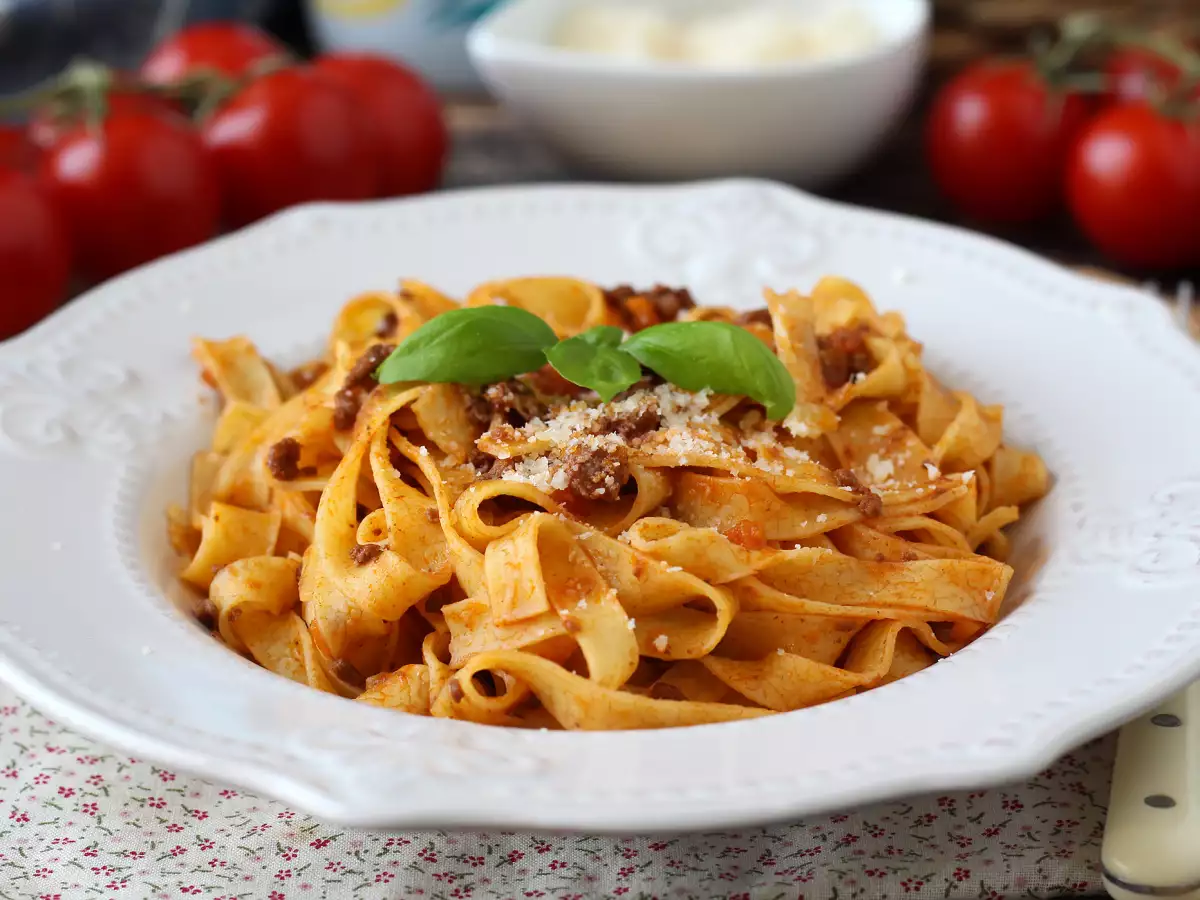 Tagliatelle Bolognese-kastikkeella – tagliatelle al ragù alla bolognese - kuva 3