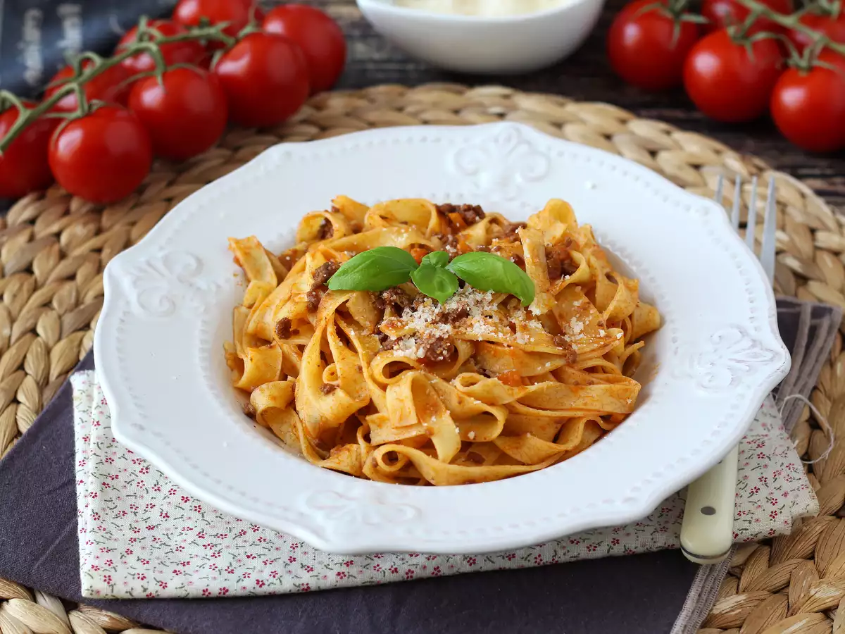 Tagliatelle Bolognese-kastikkeella – tagliatelle al ragù alla bolognese - kuva 6