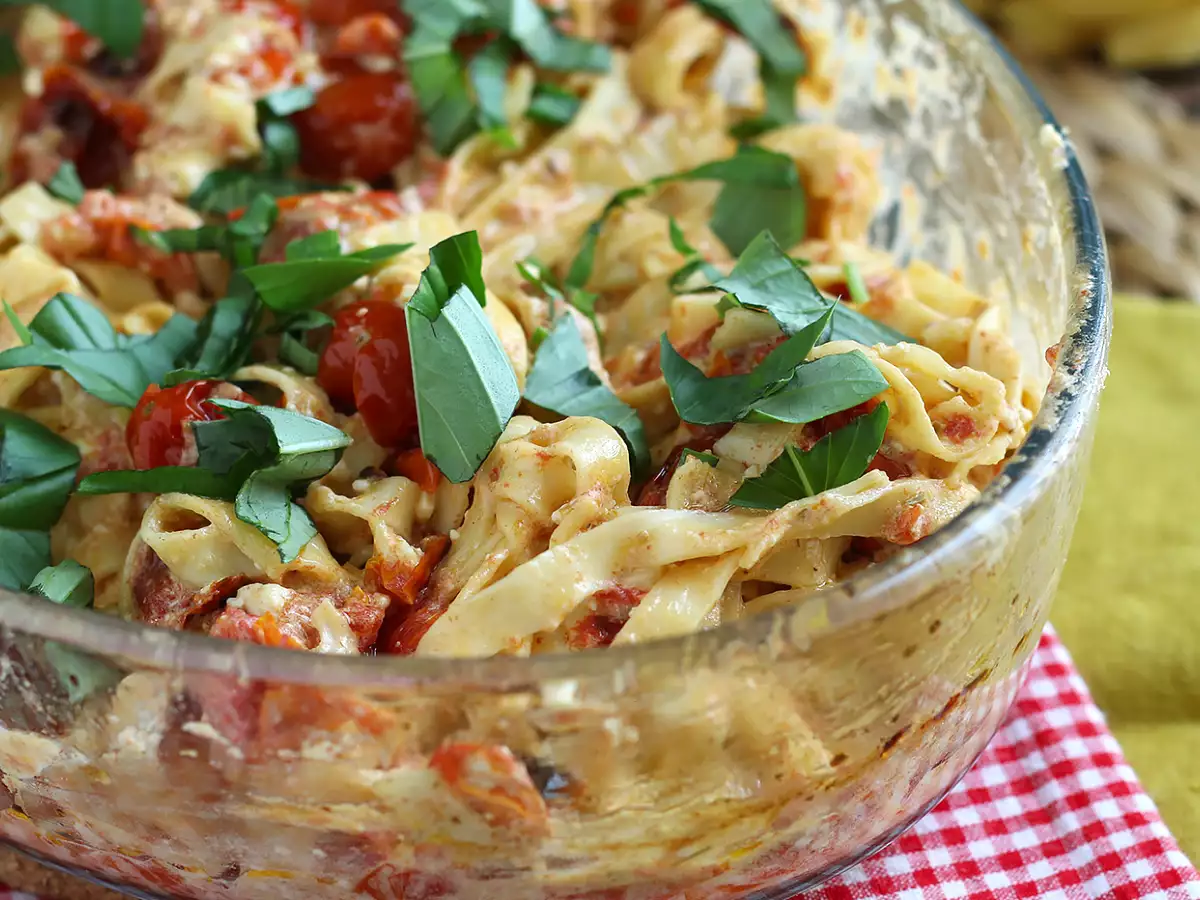 Tagliatelle feta ja kirsikkatomaatit - paistettu fetapasta - kuva 6