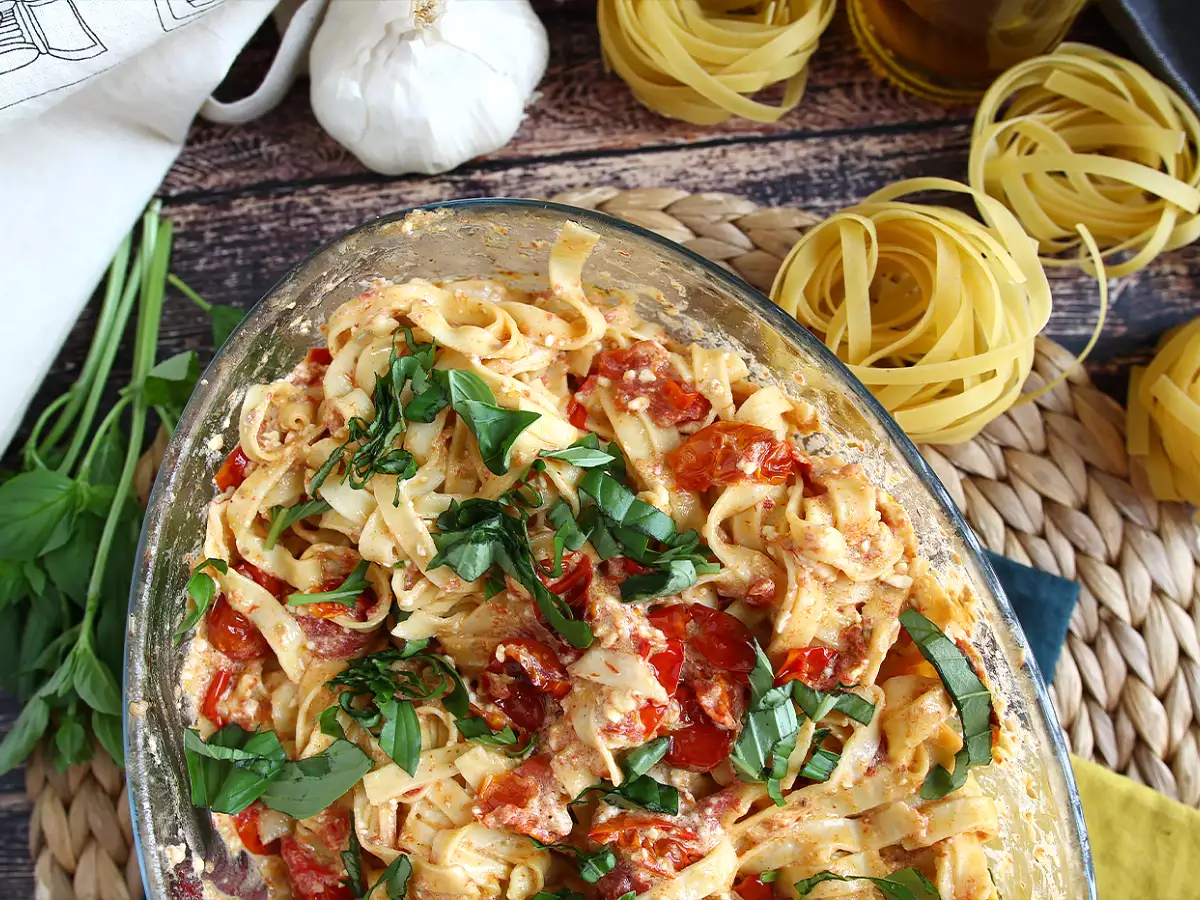 Tagliatellea fetalla ja kirsikkatomaateilla – uunifetapasta - kuva 7