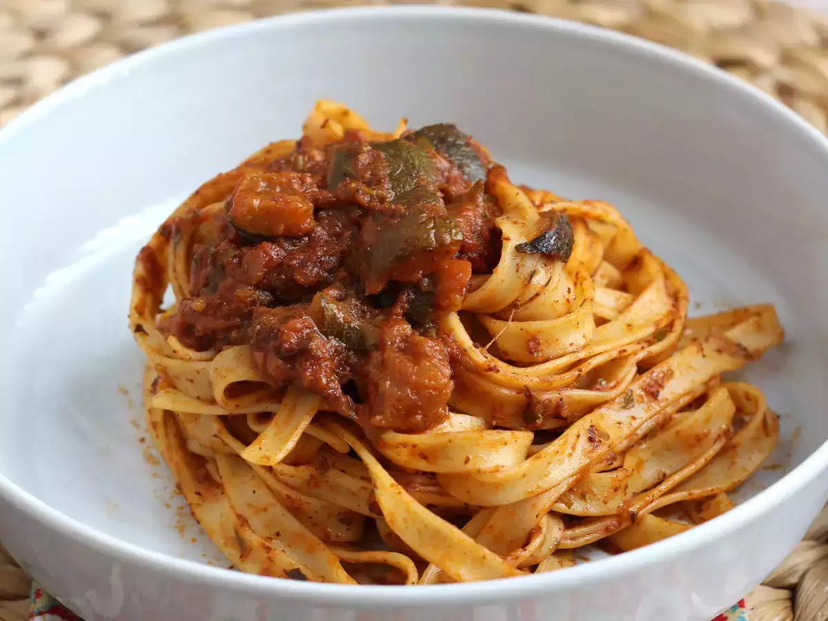 Tagliatellea kesäkurpitsaragùlla – herkullinen kasvisruoka, josta kaikki pitävät! - kuva 4