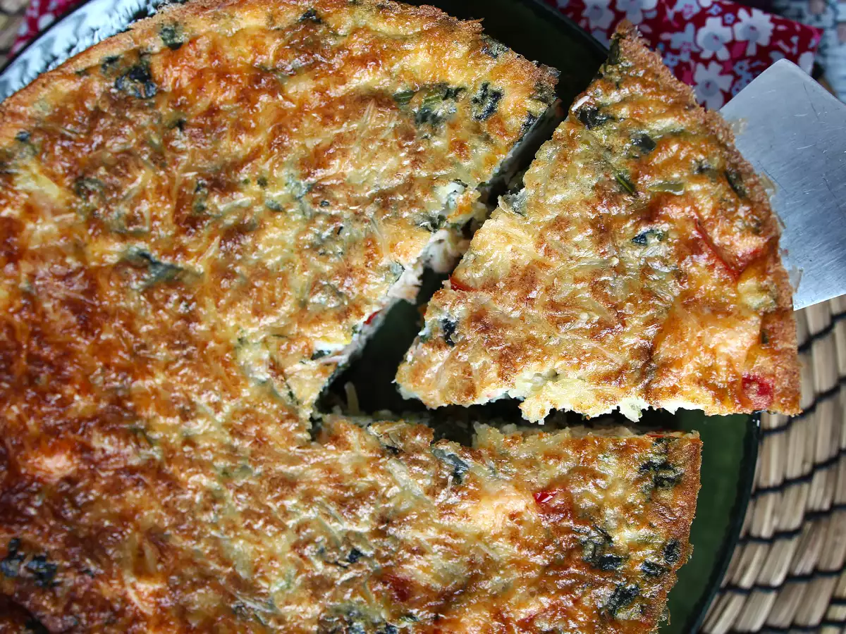 Taikinaa sisältämätön quiche, jossa on lohta, pinaattia ja raejuustoa - kuva 3