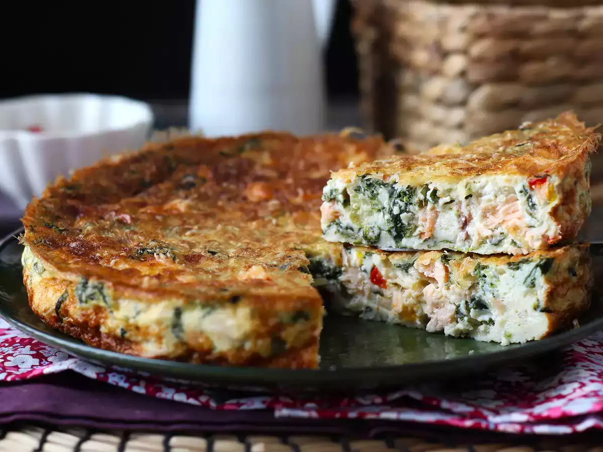 Taikinaa sisältämätön quiche, jossa on lohta, pinaattia ja raejuustoa - kuva 4
