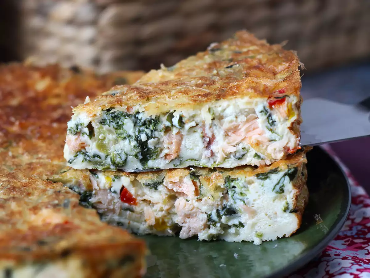 Taikinaa sisältämätön quiche, jossa on lohta, pinaattia ja raejuustoa - kuva 5
