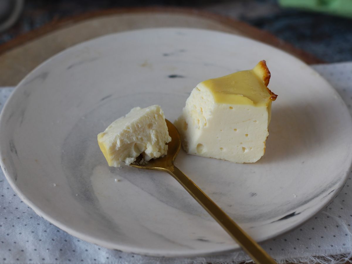 Taloudellinen ricotta-fondanttikakku, jossa on vain 4 ainesosaa - kuva 2
