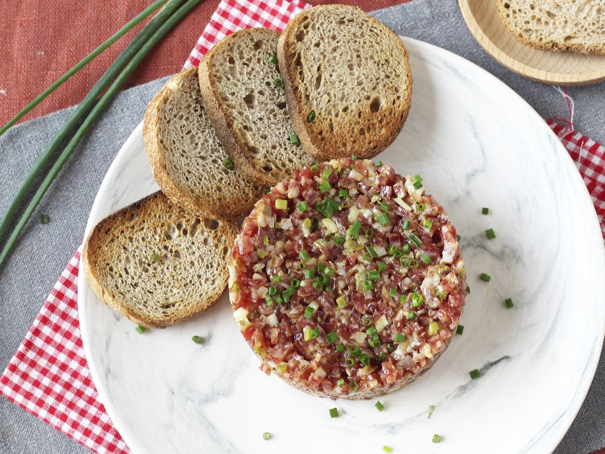 Tartar de fuet: pikaversio klassisesta pihvitartarista. - kuva 2