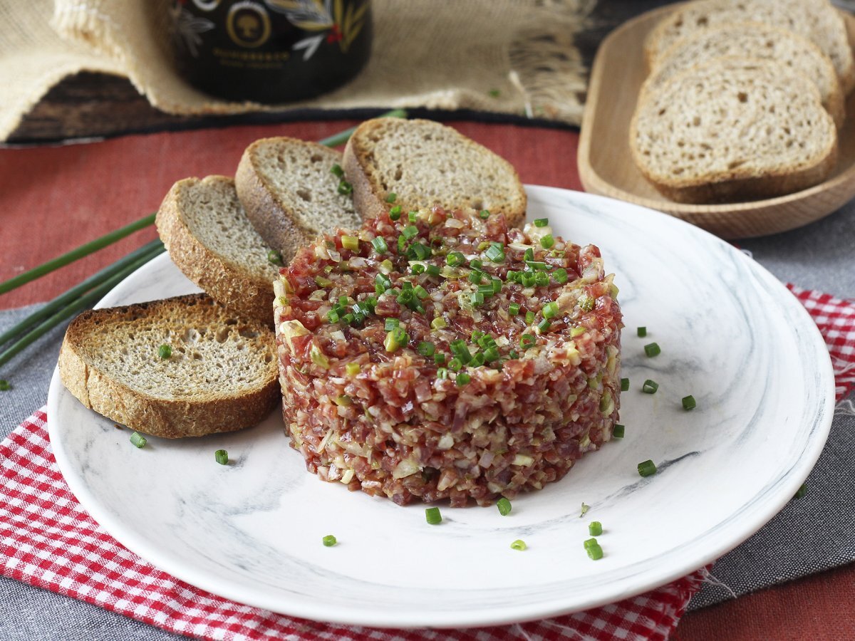 Tartar de fuet: pikaversio klassisesta pihvitartarista. - kuva 3