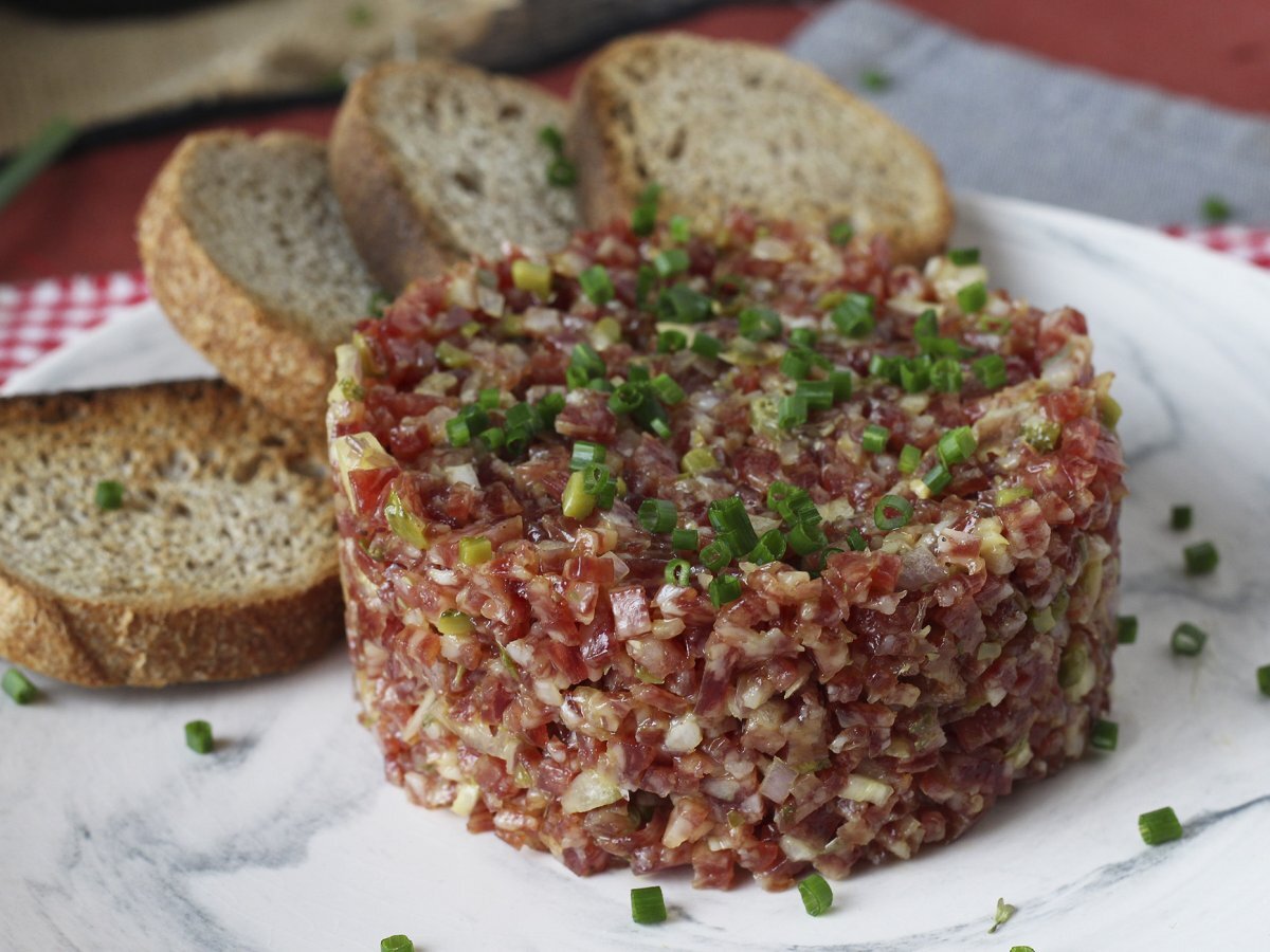 Tartar de fuet: pikaversio klassisesta pihvitartarista. - kuva 6