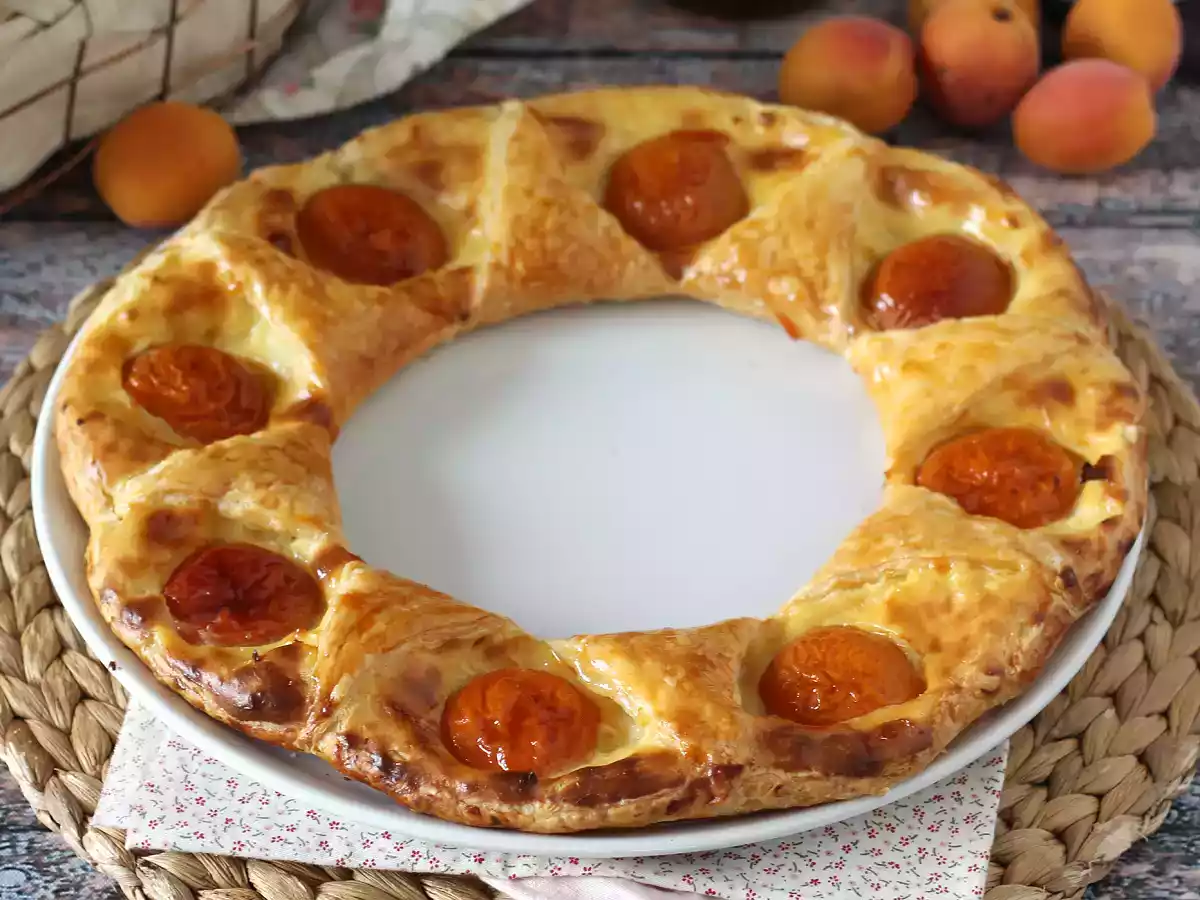 Tarte oranaise - lehtitaikina, vaniljakastike ja aprikoosit