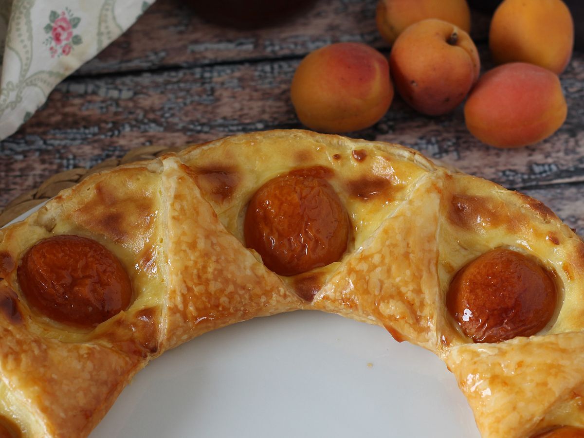 Tarte oranaise - lehtitaikina, vaniljakastike ja aprikoosit - kuva 3
