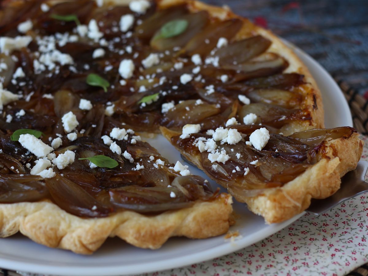 Tarte tatin salottisipulin ja fetajuuston kera, vastustamaton suolainen versio! - kuva 3
