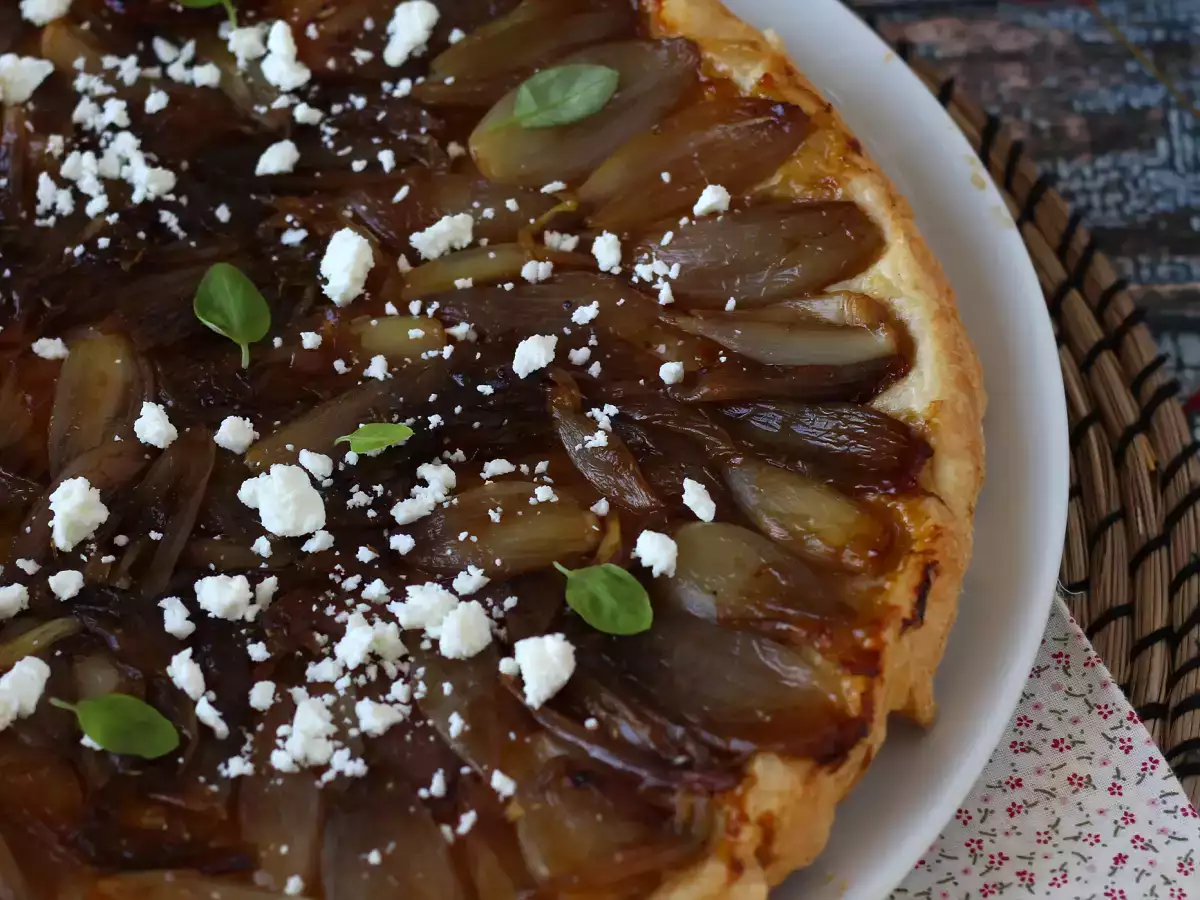 Tarte tatin salottisipulin ja fetajuuston kera, vastustamaton suolainen versio! - kuva 4