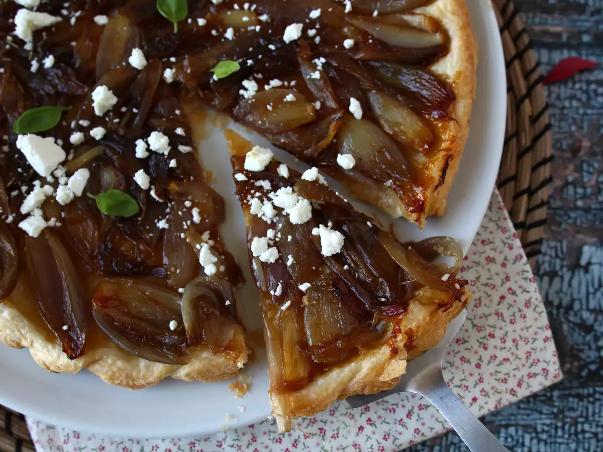 Tarte tatin salottisipulin ja fetajuuston kera, vastustamaton suolainen versio! - kuva 5