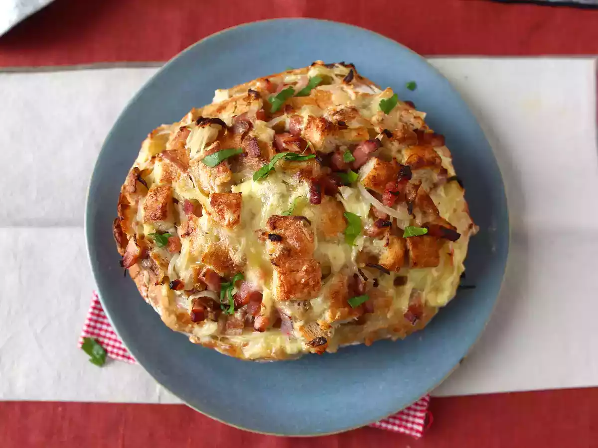 Tartiflette-tyylinen täytetty siilileipä - kuva 6