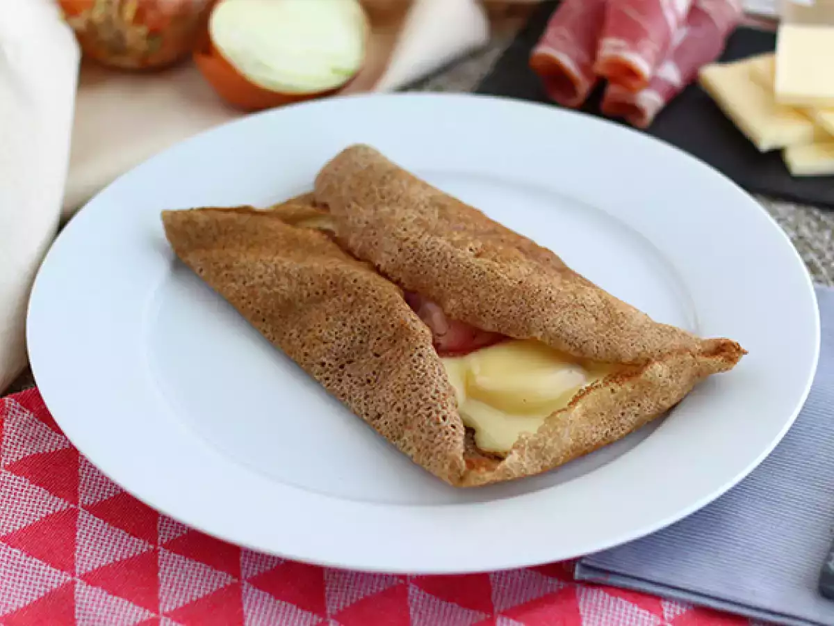 Tattarigalette raclette-juustolla