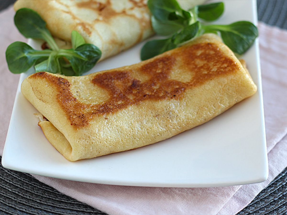Täytetyt pannukakut béchamel-kastikkeella, juustolla ja kinkulla - kuva 3