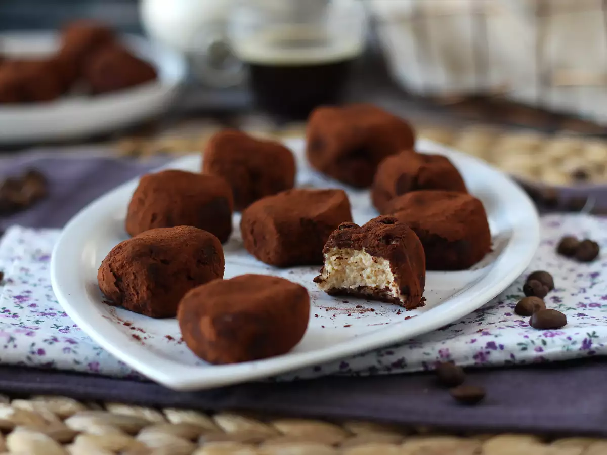 Tiramisu-pallot – täydellinen italialainen jälkiruoka pieninä annoksina kahvin kanssa!