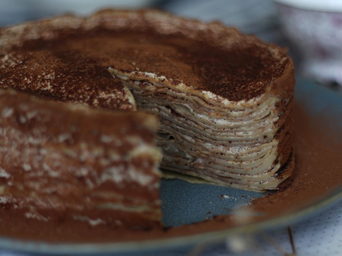 Tiramisu-tyylinen pannukakkukakku kahvin ja kaakaon kera - kuva 3