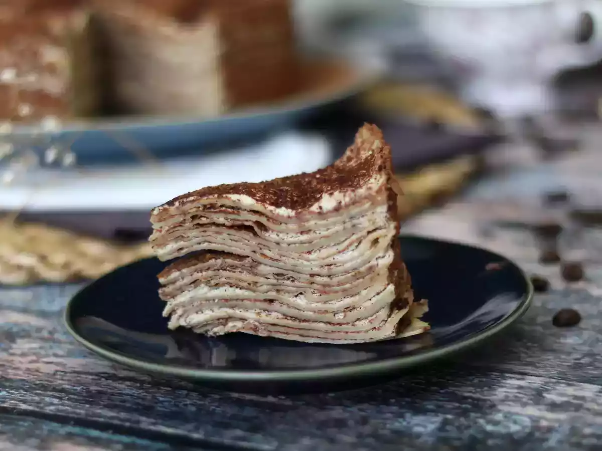 Tiramisu-tyylinen pannukakkukakku kahvin ja kaakaon kera - kuva 6