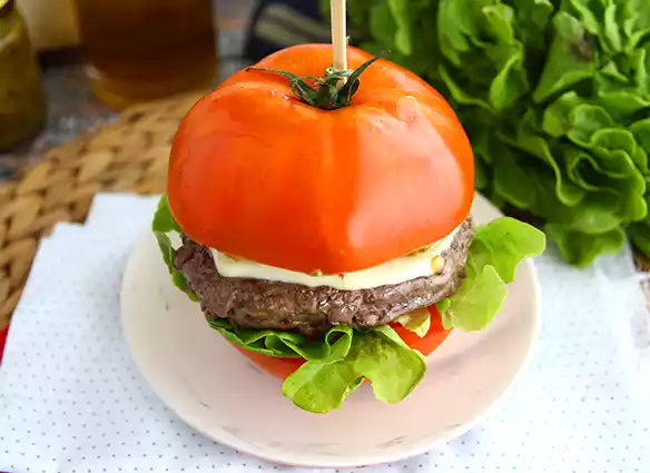 Tomaatin hampurilainen