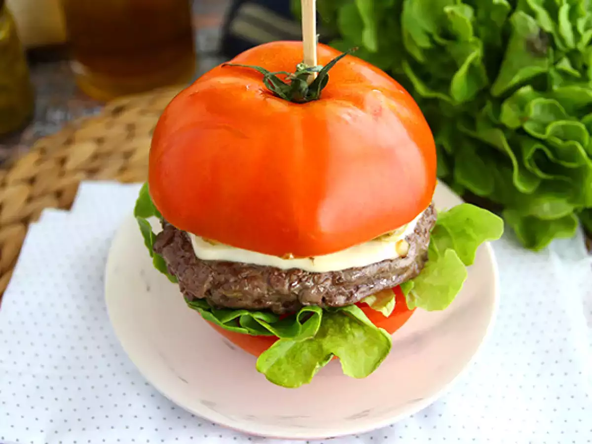 Tomaatin hampurilainen