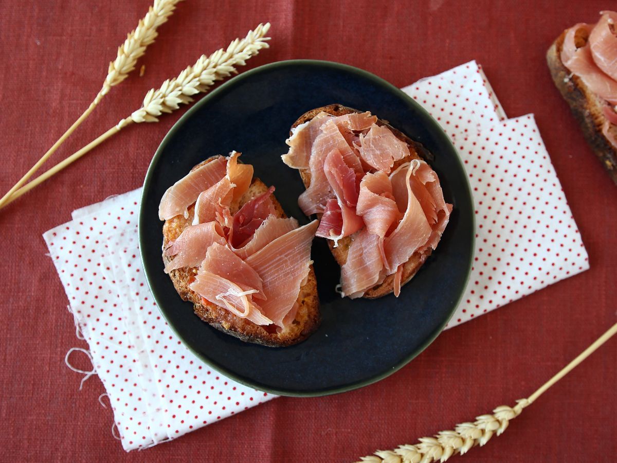 Tomaatti- ja Serrano-kinkkuvoileivät - kuva 2