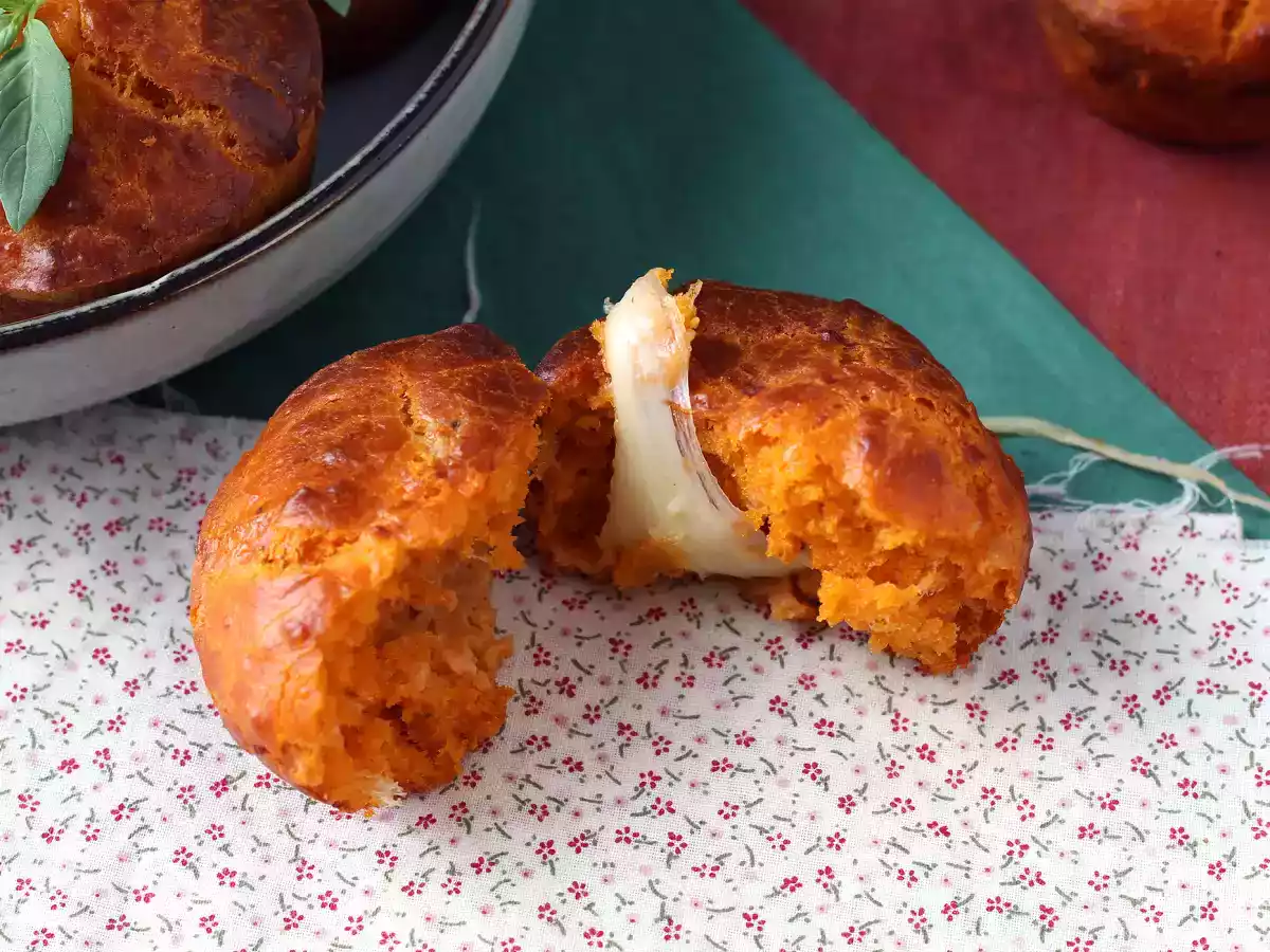 Tomaattimuffinssit sulavan mozzarellan sydämen kanssa - kuva 7