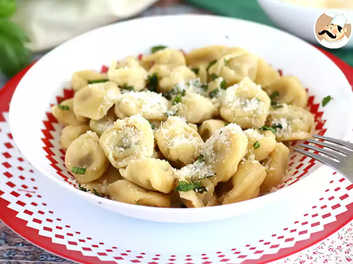 Tortellinit parmesaanin, kinkun ja basilikan kera - kuva 3