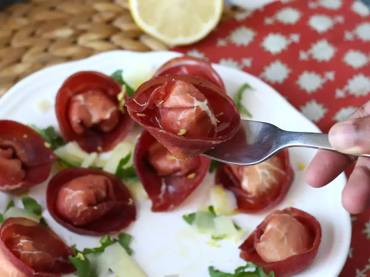 Tortelloni di bresaola täytettynä rucolalla ja ricottajuustolla: maukasta ja valmista 10 minuutissa! - kuva 2