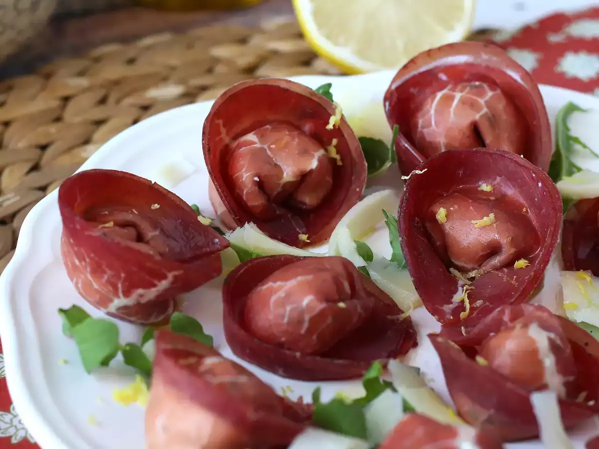 Tortelloni di bresaola täytettynä rucolalla ja ricottajuustolla: maukasta ja valmista 10 minuutissa! - kuva 3