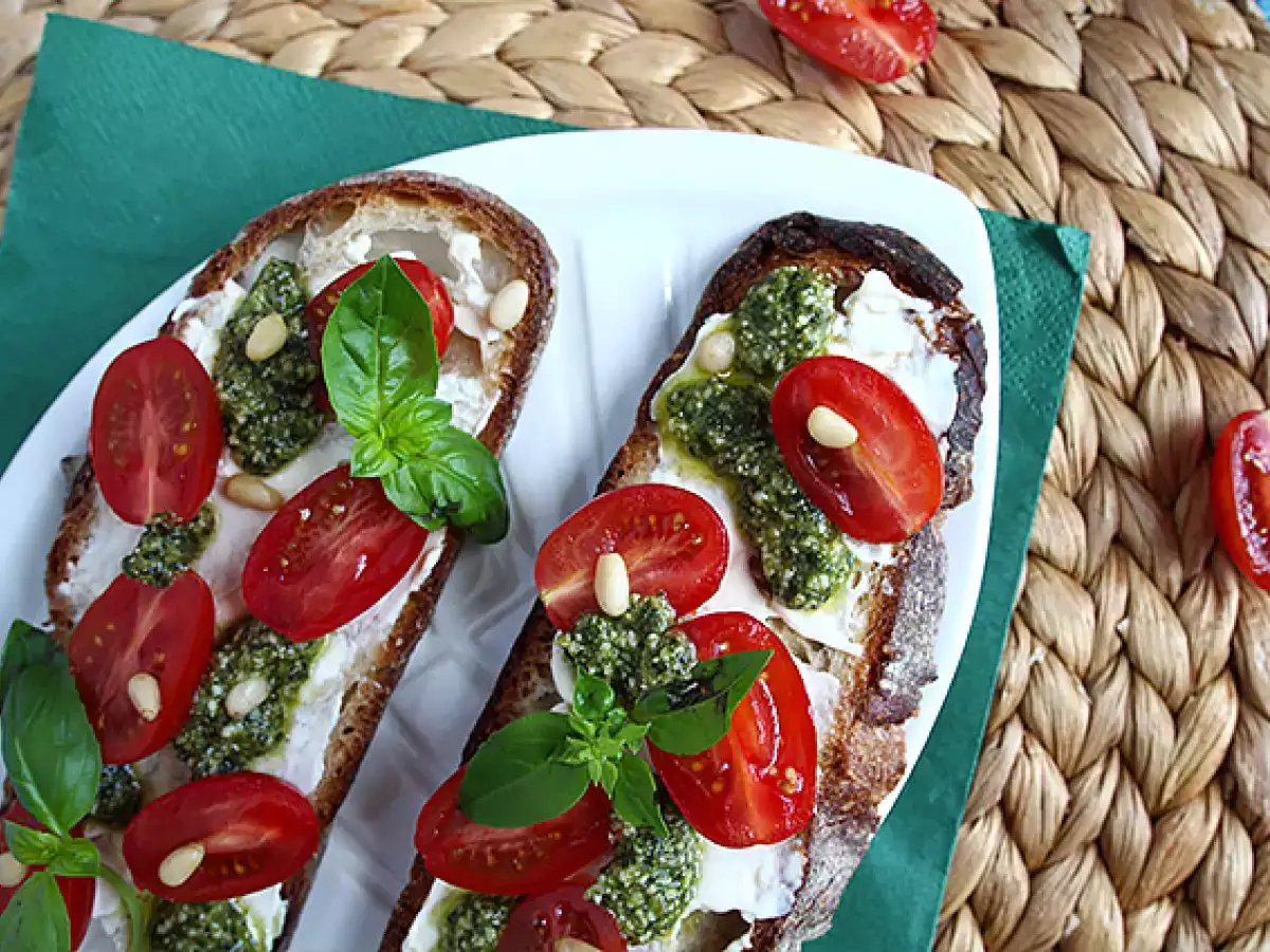 Tuorejuusto-pesto-kirsikkatomaattileivät - kuva 5