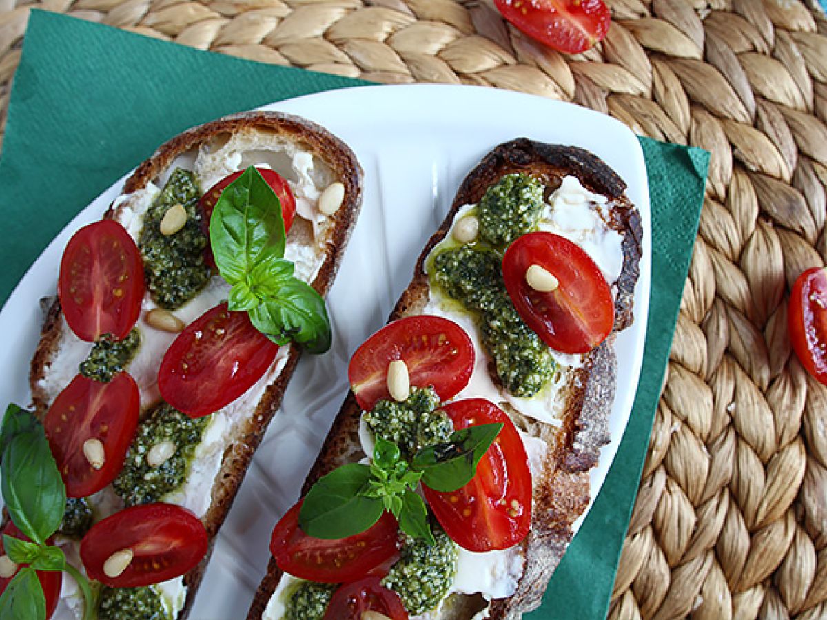 Tuorejuusto-pesto-kirsikkatomaattivoileivät - kuva 5