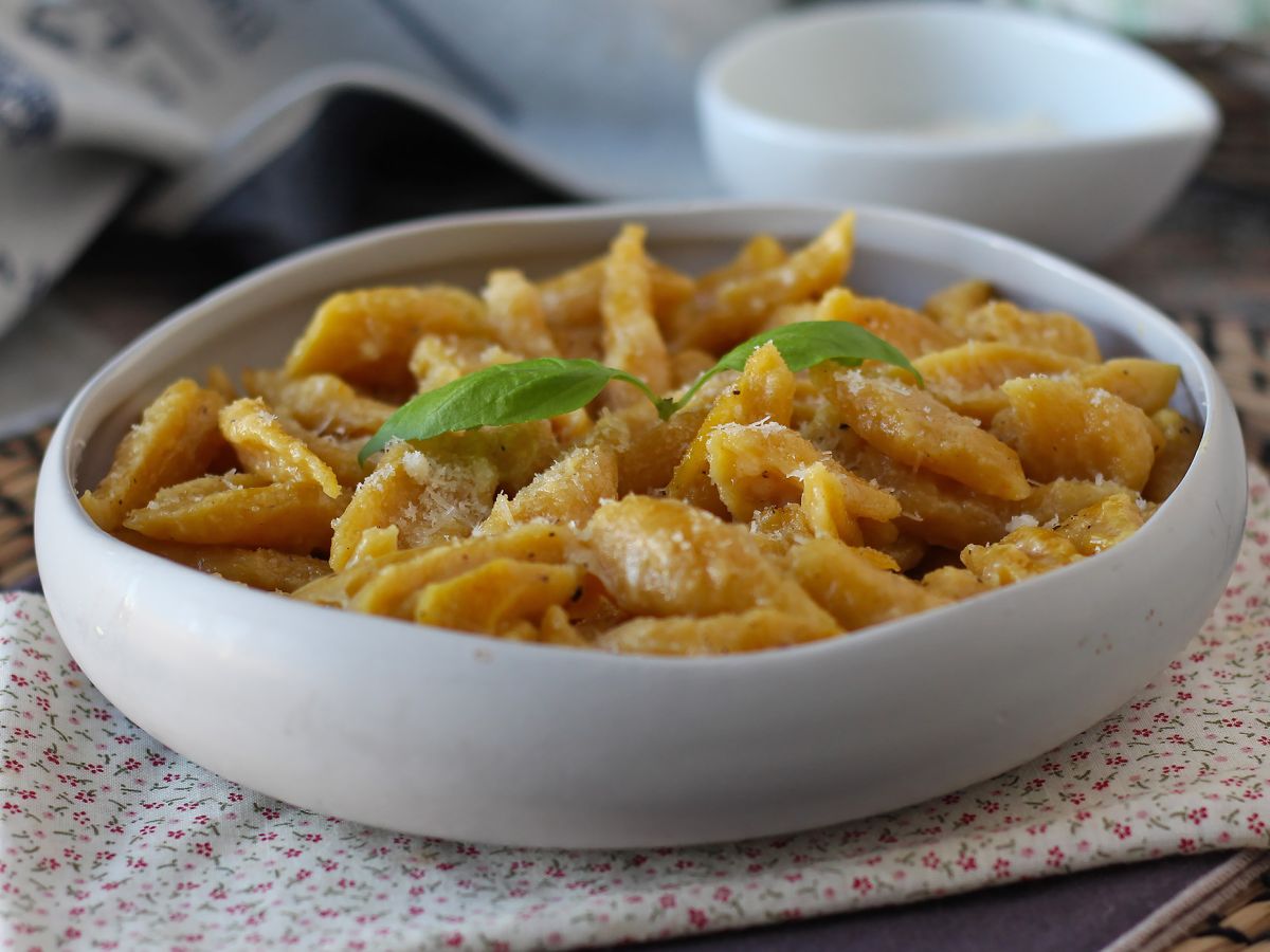 Tuoretta butternut-pastaa vain 2 ainesosasta