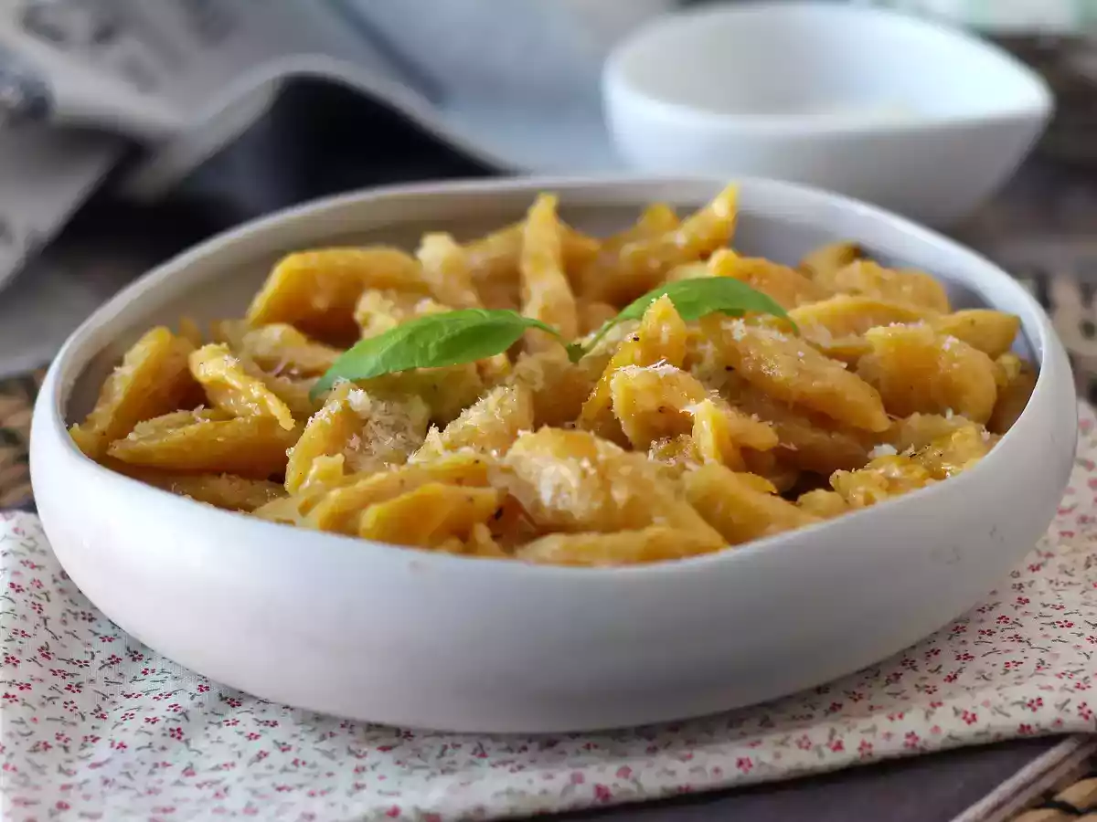 Tuoretta butternut-pastaa vain 2 ainesosasta