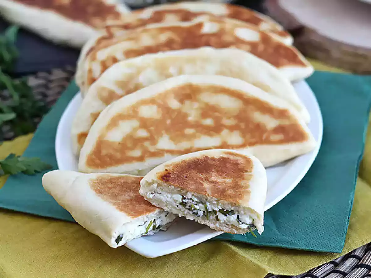Turkkilaiset pannukakut fetalla, sitruunalla ja persiljalla - Gözleme - kuva 2