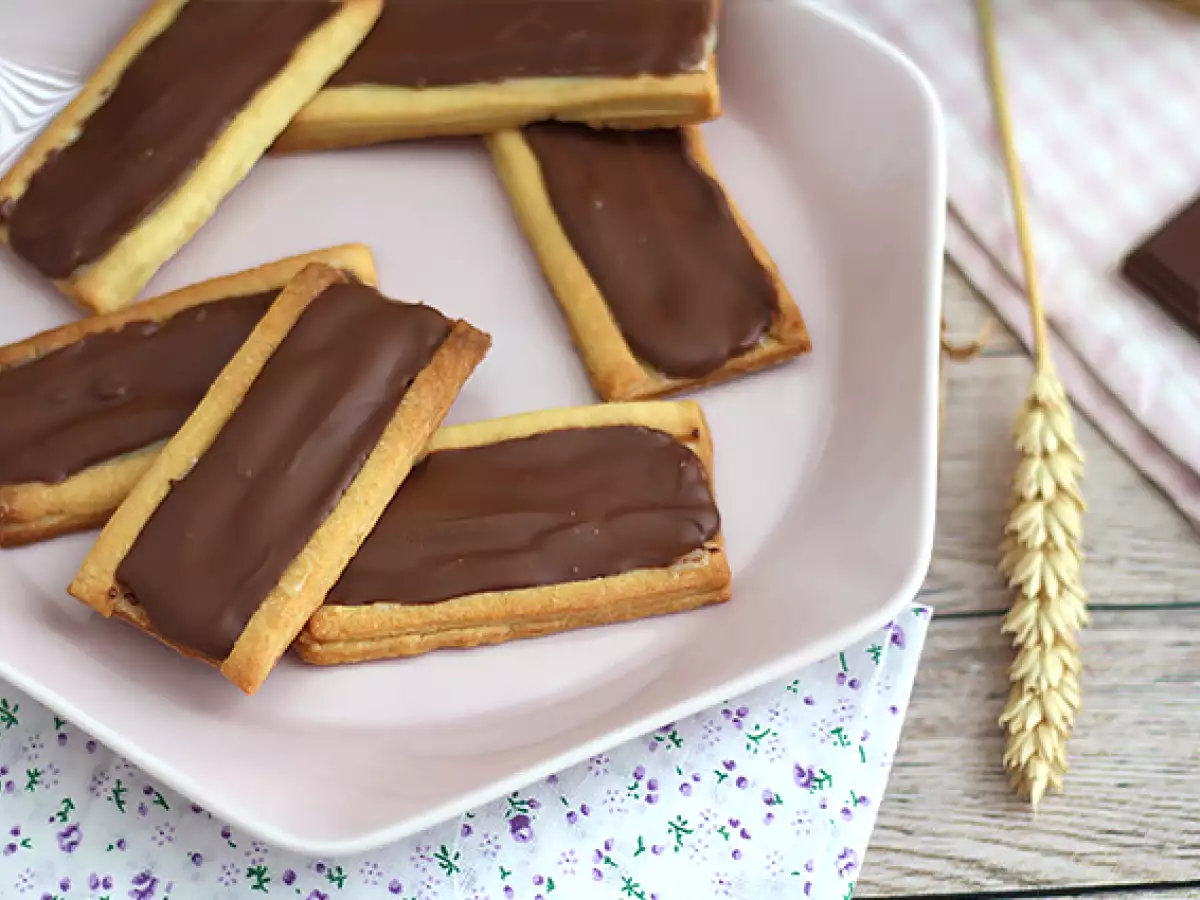 Twix-keksit kinuskilla ja maitosuklaalla