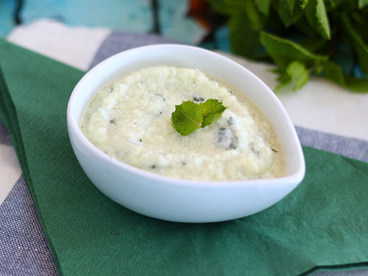 Tzatziki, kreikkalainen kurkku- ja jogurttikastike. - kuva 2