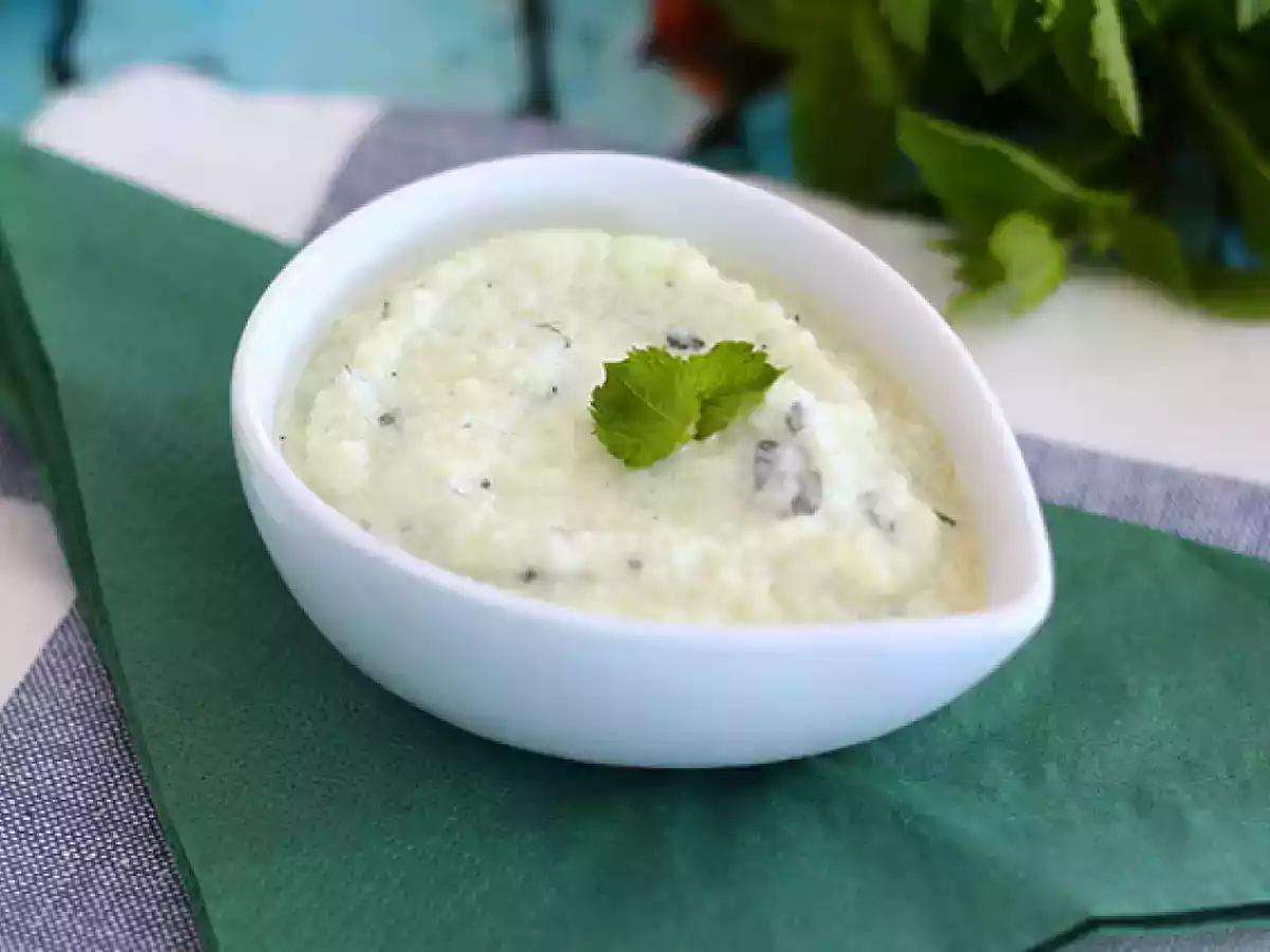 Tzatziki, kreikkalainen kurkku- ja jogurttikastike. - kuva 2