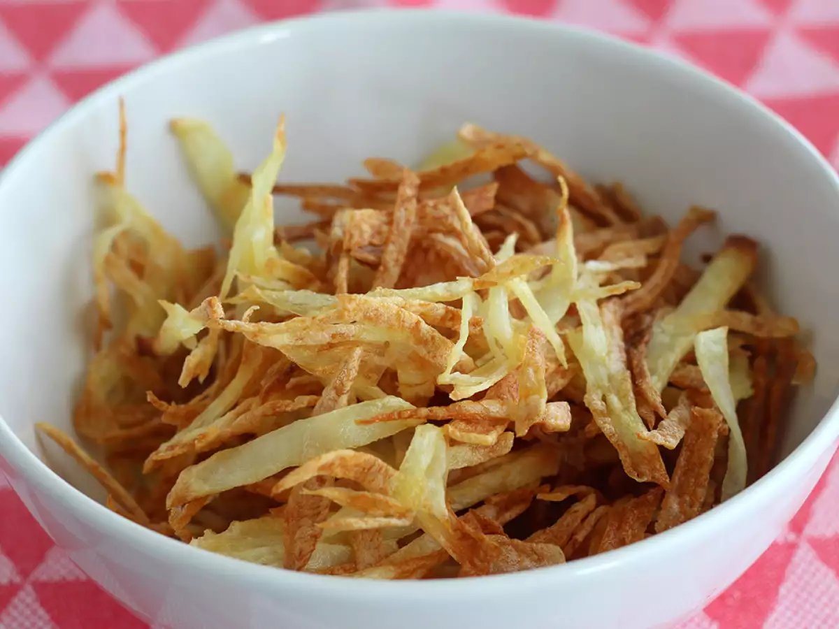 Uunissa paistetut perunasuikaleet (Batata Palha)