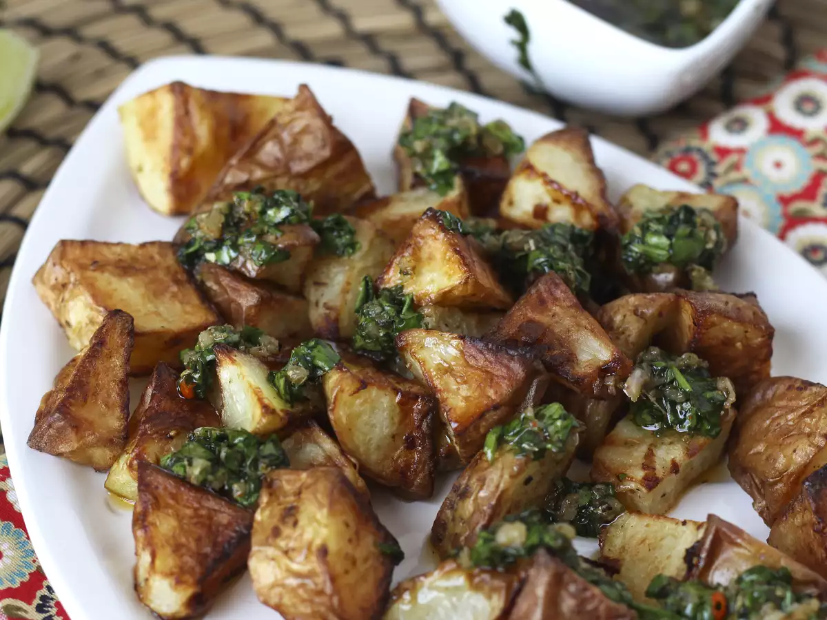 Uunissa paistetut perunat chimichurrilla - kuva 5