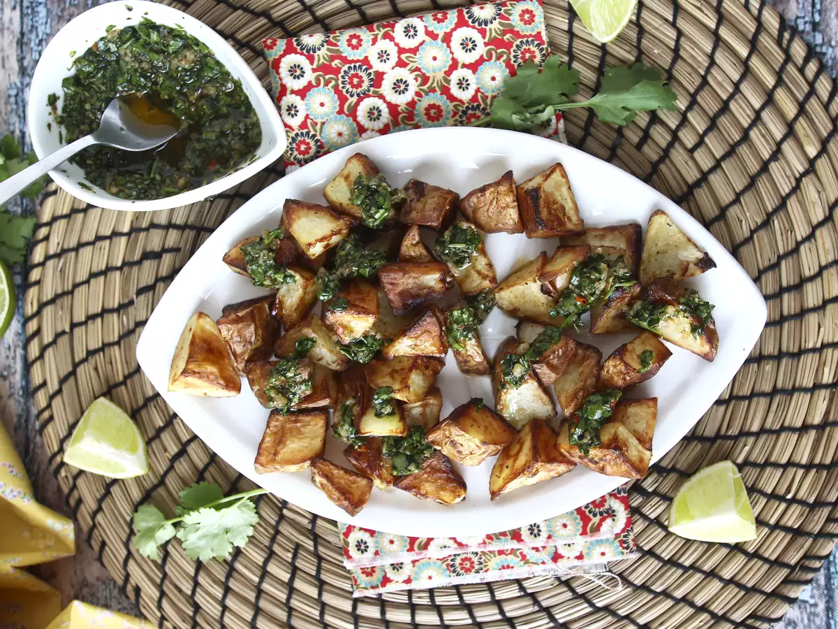 Uunissa paistetut perunat chimichurrilla - kuva 7