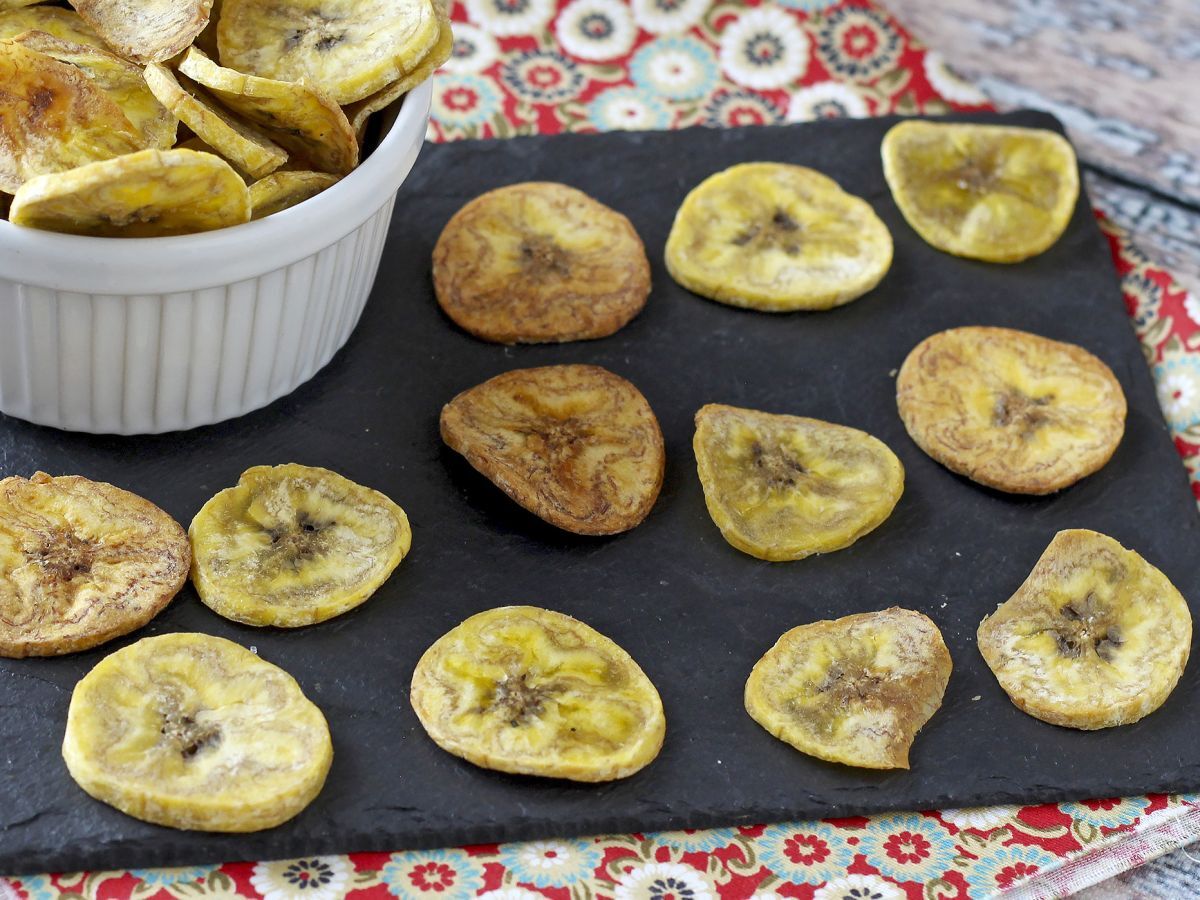 Uunissa paistetut plantain-lastut