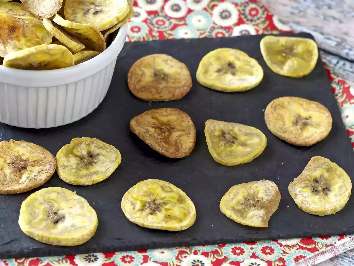 Uunissa paistetut plantain-lastut
