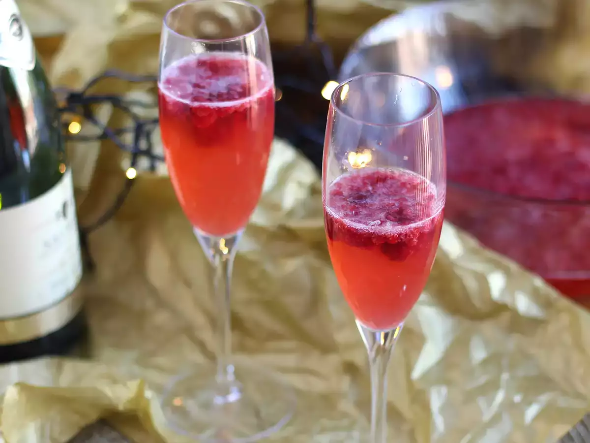 Vadelmainen samppanjacocktail