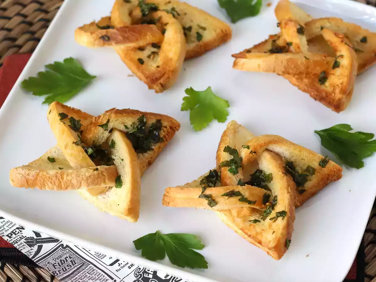 Valkosipulileipä tähtityyliin paahtoleivällä - kuva 6
